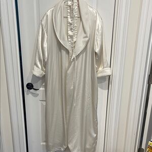 Victoria's Secret Cream Satin Robe with pockets